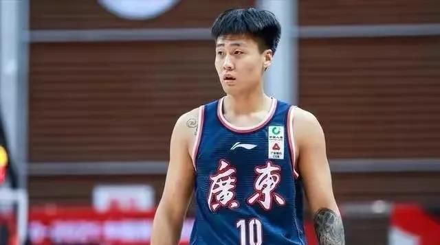 可现在，这气质又没了，乍一看跟路人没什么区别。